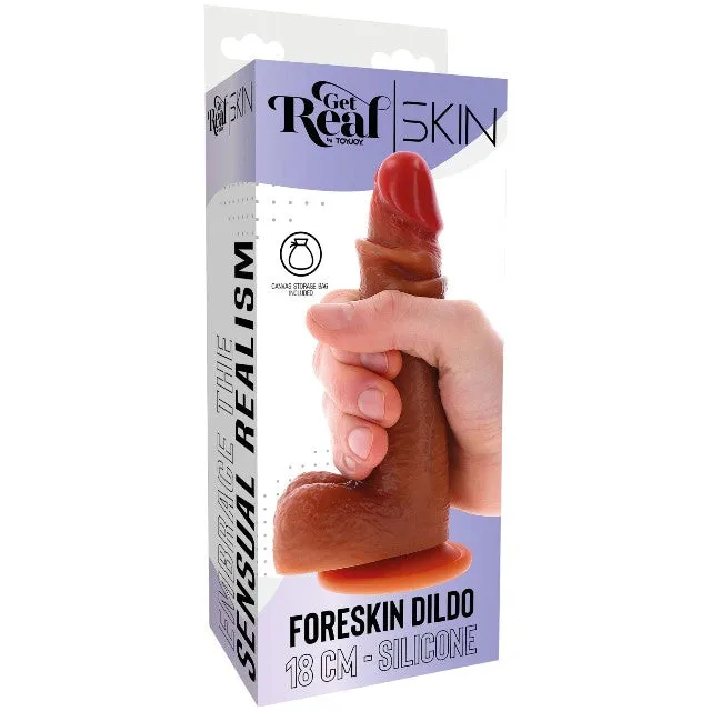 Dildo TOYJOY Get Real Foreskin Dildo. realist cu testicule. bază cu ventuză. compatibil cu hamuri strap-on. 18 cm. culoare caramel