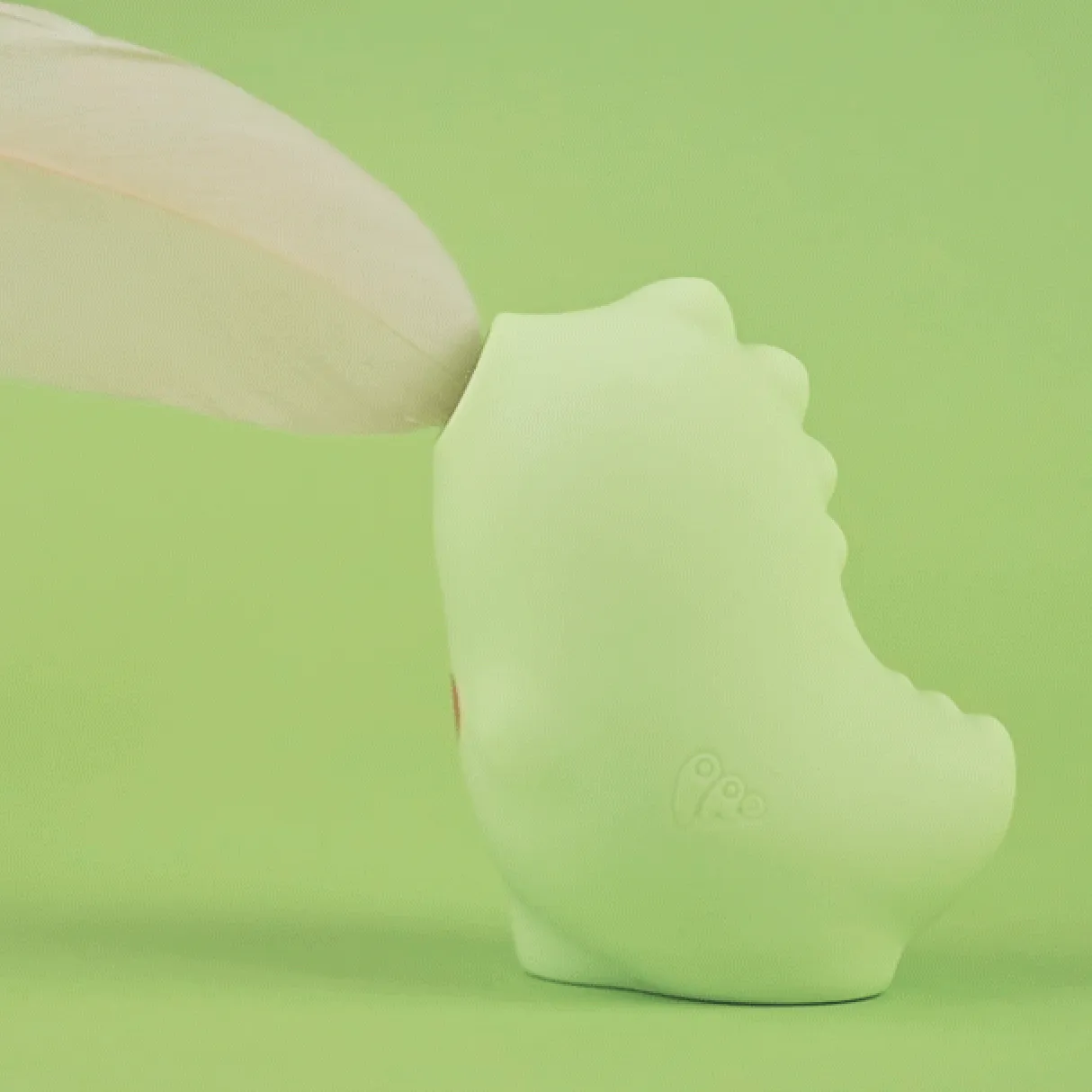 Monster Pub Magic Kiss Clit Suck-Licking Vibrator App-Controlled - Master Godzilla